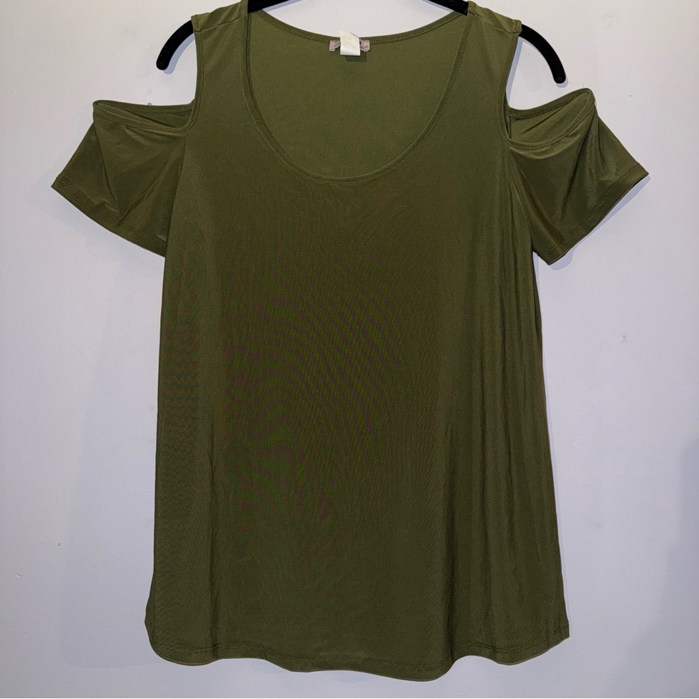 Blossom by P. Women’s size small short sleeve cold shoulder top green